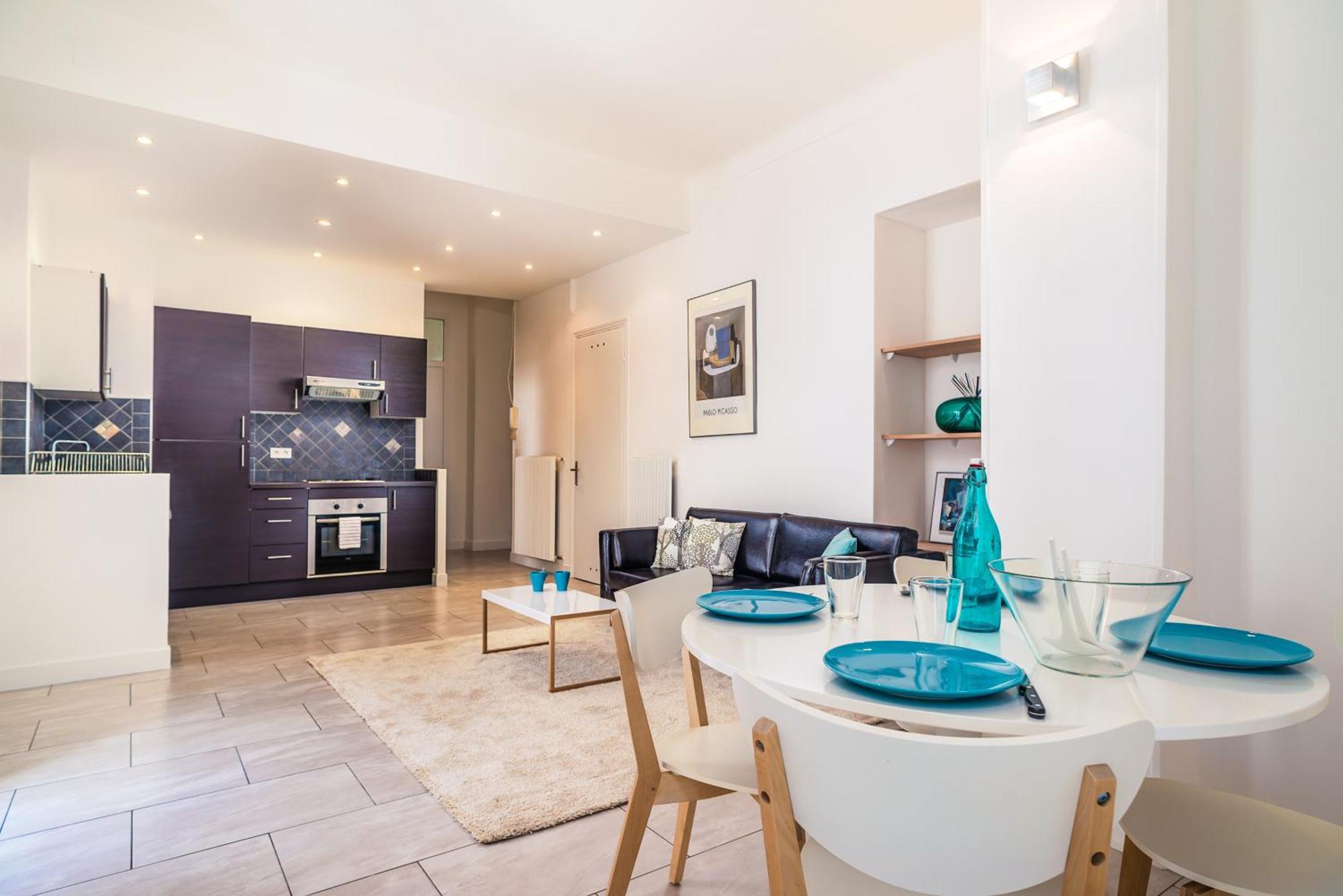 Modern 2-Bedroom City Center Apartment Niza Exterior foto